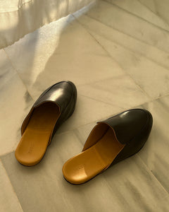 Men's Slowfer Dark Brown Leather Slipper with a yellow leather footbed from Inabo