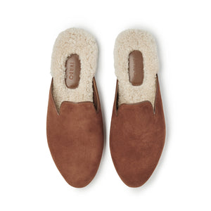 Inabo Men's Fritz slipper in tobacco suede and white shearling from above