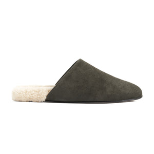Inabo Men's Slider slipper in army suede with white shearling in profile