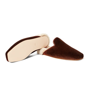 Inabo Women's Hilma slipper in brown velvet and white shearling showing the leather outer sole