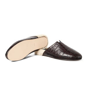 Inabo Women's Little Bite Slipper in brown croc embossed nappa and white shearling showing the leather outer sole
