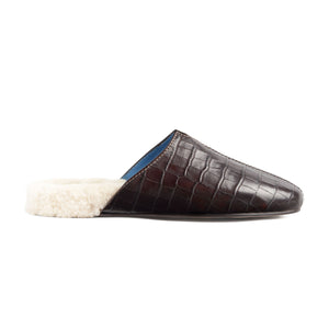 Inabo Women's Little Bite Slipper in brown croc embossed nappa and white shearling shown in profile